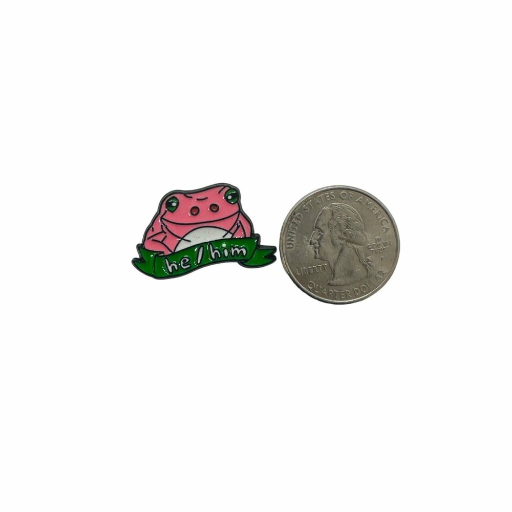 ✨Oz Pink Frog Alloy Pins Cartoon Cute Animal Enamel Brooch He/Him Pride New - Picture 5 of 6